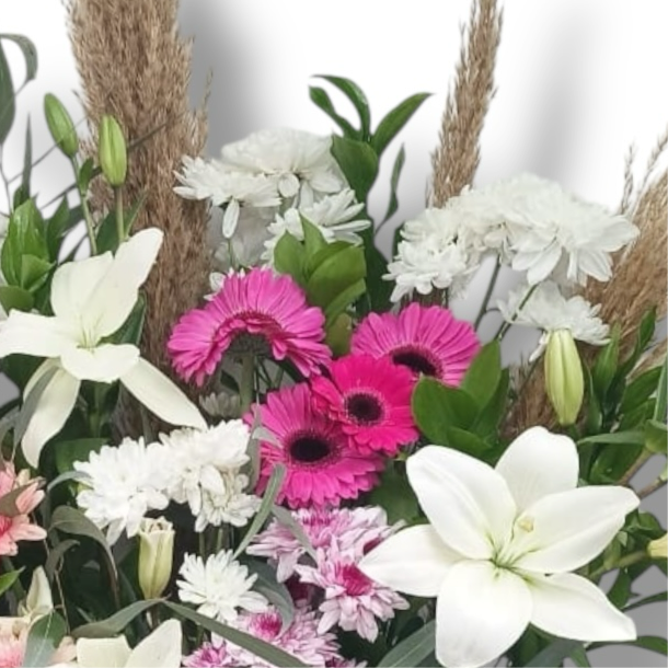 Meadow Serenade luxury flowers DELIVERY TO Cairo AND Egypt