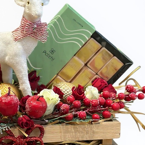Christmas Reindeer Floral Crate luxury flowers DELIVERY TO Cairo AND Egypt