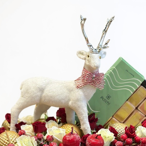 Christmas Reindeer Floral Crate luxury flowers DELIVERY TO Cairo AND Egypt