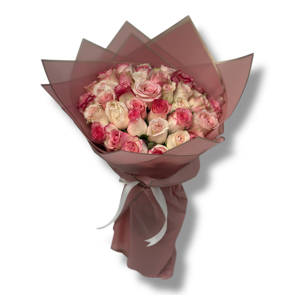 Rosy Embrace Hand Bouquet luxury flowers DELIVERY TO Cairo AND Egypt