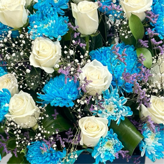 Blue passion Box luxury flowers DELIVERY TO Cairo AND Egypt