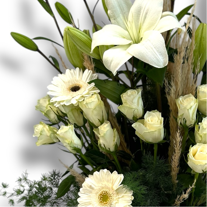 Ivory Dreams luxury flowers DELIVERY TO Cairo AND Egypt