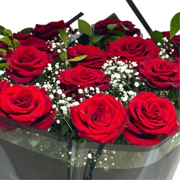 Velvet Passion Hand Bouquet luxury flowers DELIVERY TO Cairo AND Egypt