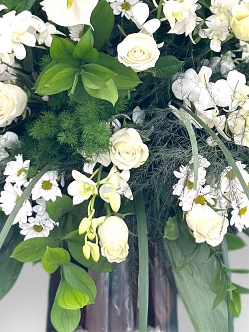 Elegance in White luxury flowers DELIVERY TO Cairo AND Egypt