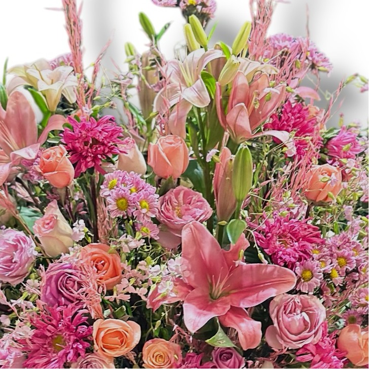 Rosé Meadow luxury flowers DELIVERY TO Cairo AND Egypt