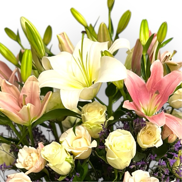 Winter Elegance luxury flowers DELIVERY TO Cairo AND Egypt