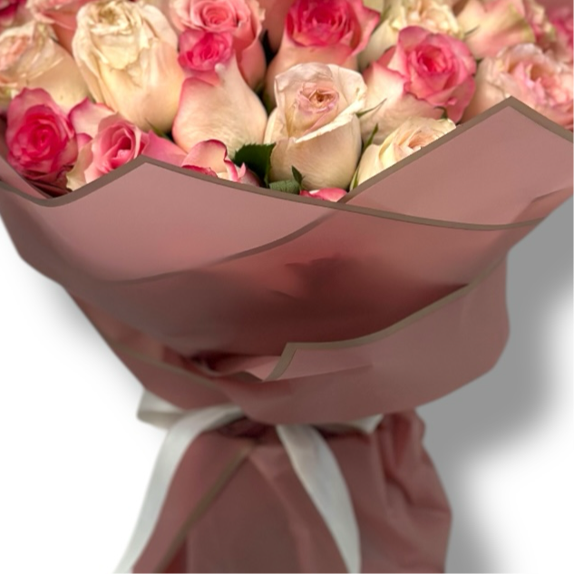 Rosy Embrace Hand Bouquet luxury flowers DELIVERY TO Cairo AND Egypt