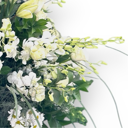 Elegance in White luxury flowers DELIVERY TO Cairo AND Egypt