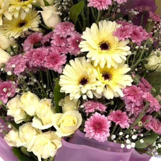 GD24-008 Hand Bouquet luxury flowers DELIVERY TO Cairo AND Egypt