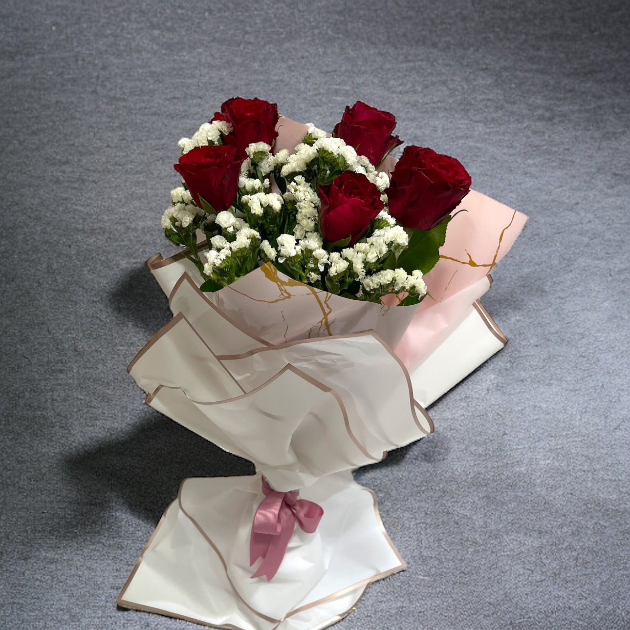 Special offer on Roses luxury flowers DELIVERY TO Cairo AND Egypt