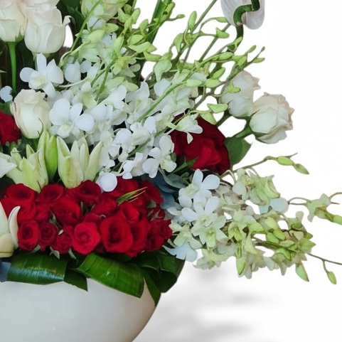 Scarlet Symphony Arrangement luxury flowers DELIVERY TO Cairo AND Egypt