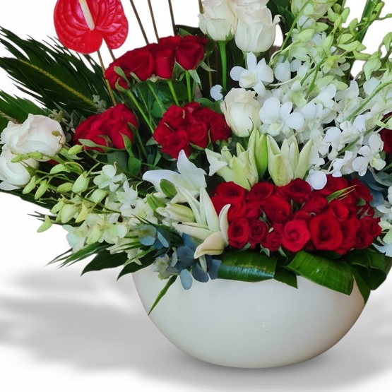 Scarlet Symphony Arrangement luxury flowers DELIVERY TO Cairo AND Egypt