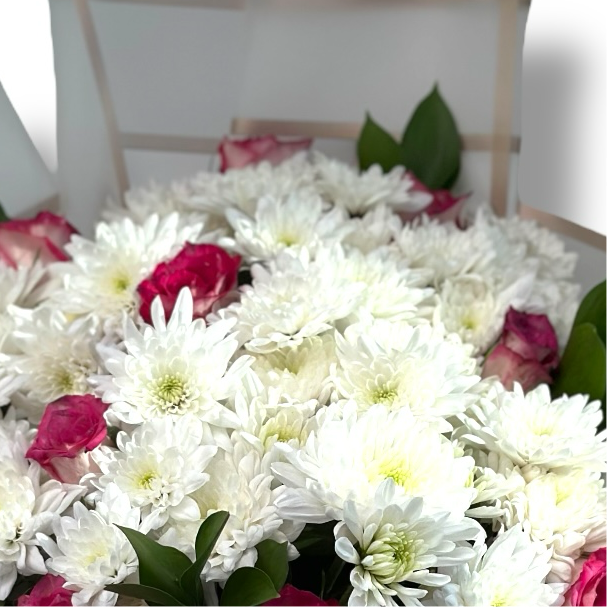 Pure Harmony Wrap Hand Bouquet luxury flowers DELIVERY TO Cairo AND Egypt