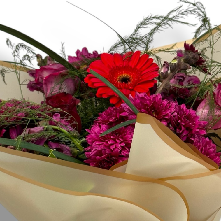 Scarlet Meadow Hand Bouquet luxury flowers DELIVERY TO Cairo AND Egypt