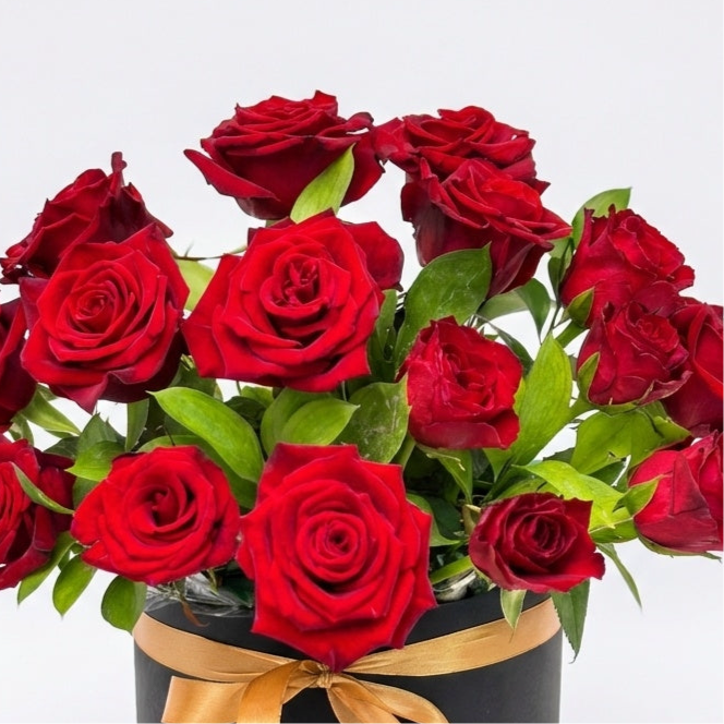 Premium Red Roses Hat Box – Luxury Flower Gift luxury flowers DELIVERY TO Cairo AND Egypt