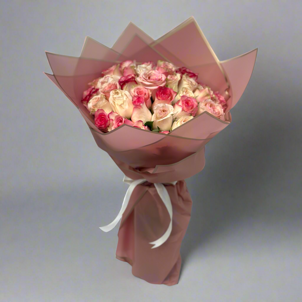 Rosy Embrace Hand Bouquet luxury flowers DELIVERY TO Cairo AND Egypt