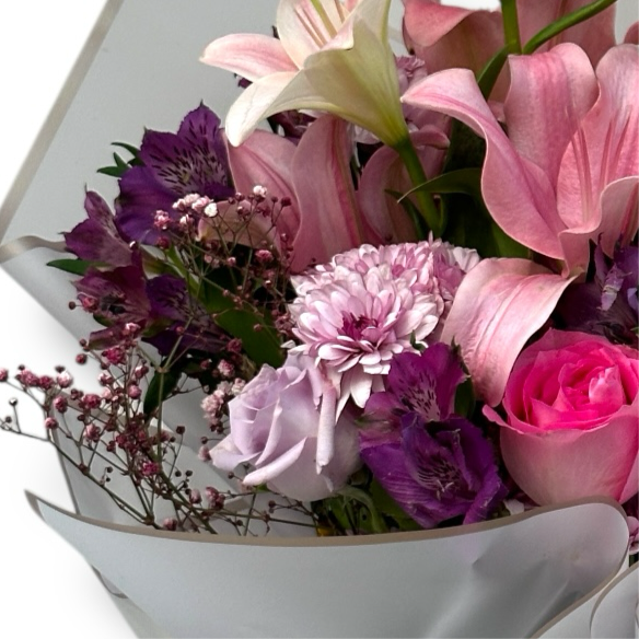 Rosy Whispers Hand Bouquet luxury flowers DELIVERY TO Cairo AND Egypt
