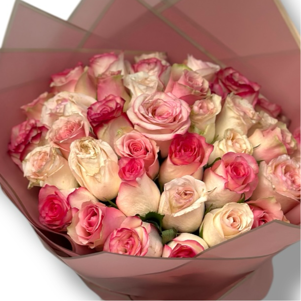 Rosy Embrace Hand Bouquet luxury flowers DELIVERY TO Cairo AND Egypt