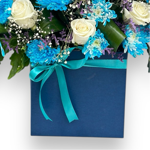 Blue passion Box luxury flowers DELIVERY TO Cairo AND Egypt