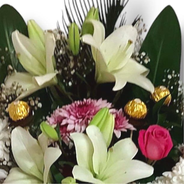 Golden Petal Symphony luxury flowers DELIVERY TO Cairo AND Egypt