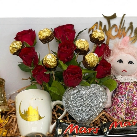 Noor El Hob Grand Gift Tray – Ramadan & Valentine Collection luxury flowers DELIVERY TO Cairo AND Egypt