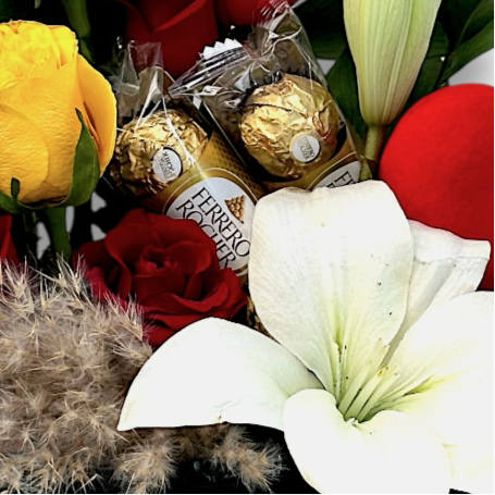 Auric Radiance Bouquet Flowers bouquet luxury flowers DELIVERY TO Cairo AND Egypt