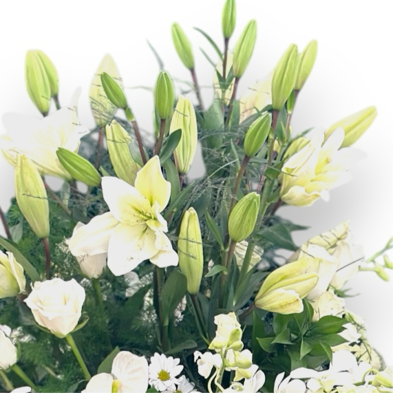 Elegance in White luxury flowers DELIVERY TO Cairo AND Egypt