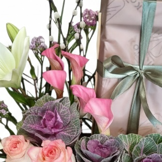Bloom & Gift Elegance Flowers bouquet luxury flowers DELIVERY TO Cairo AND Egypt