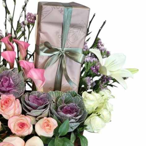 Bloom & Gift Elegance Flowers bouquet luxury flowers DELIVERY TO Cairo AND Egypt