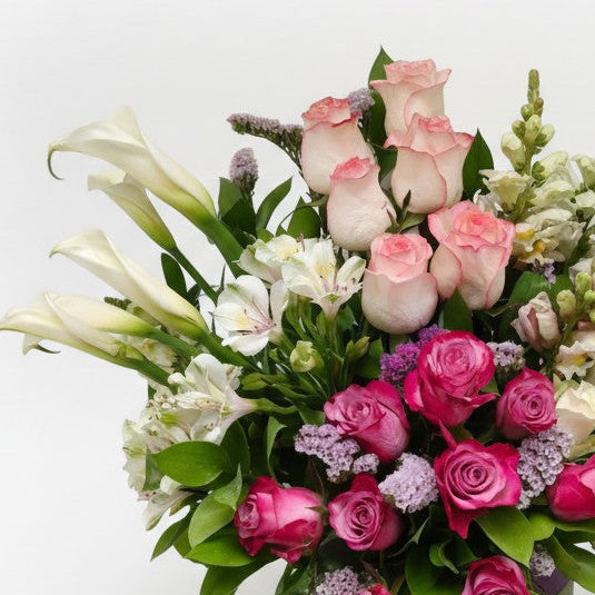 Rosé Éclat Box luxury flowers DELIVERY TO Cairo AND Egypt