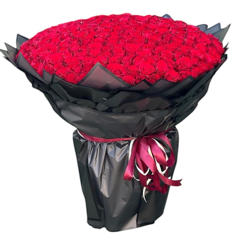 Make It Unforgettable – Roses Special Hand Bouquet luxury flowers DELIVERY TO Cairo AND Egypt